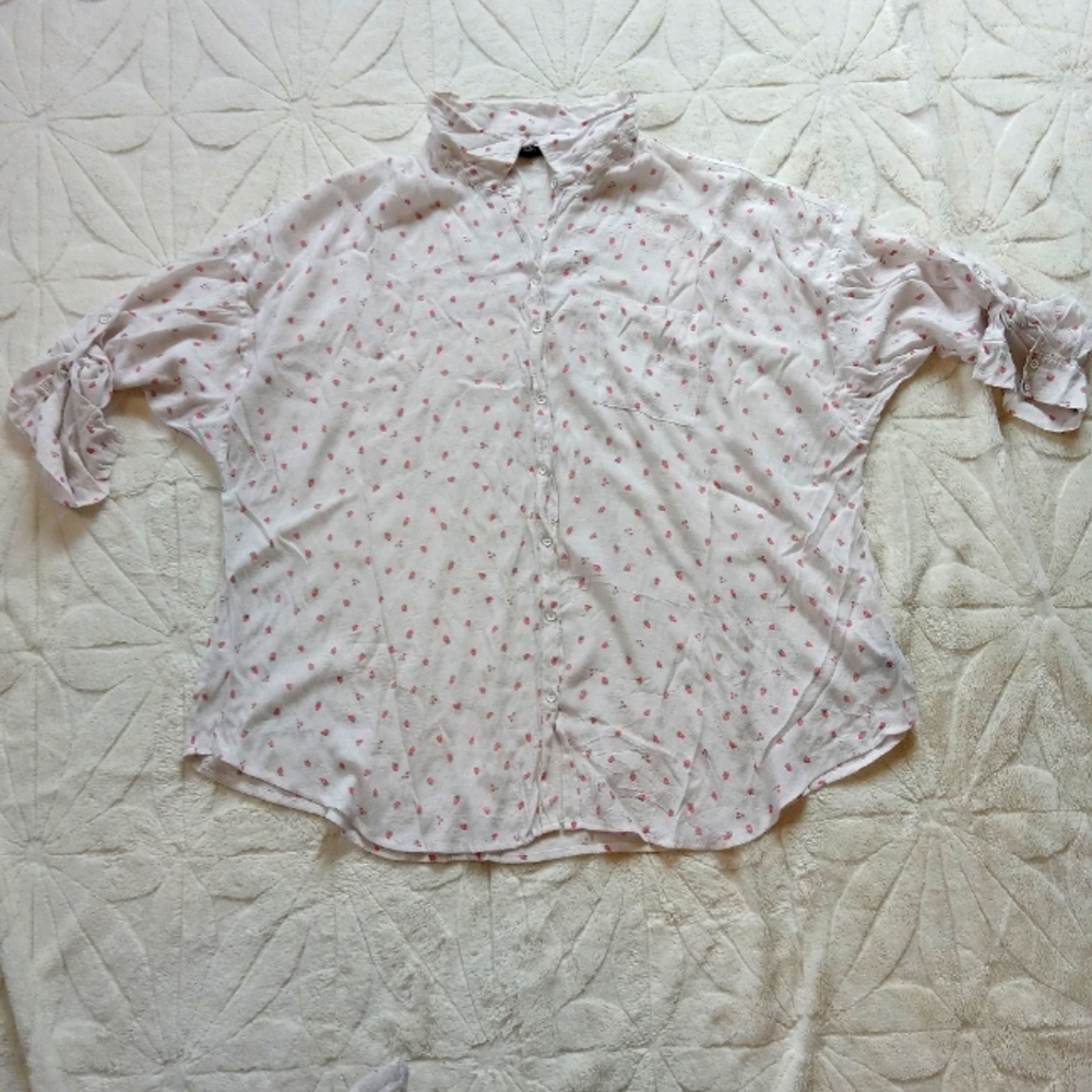 Torrid White Boxy Button Down Shirt Sz 4 Strawberry & Cherry Print Roll Tab